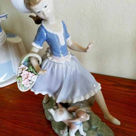 Llardo retired in 1977 porcelain figure ...perfect.